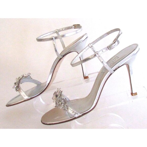 DESIGNER BADGLEY MISCHKA SILVER METALLIC CRYSTALS FLOWERS ANKLE STRAP SANDAL\'S